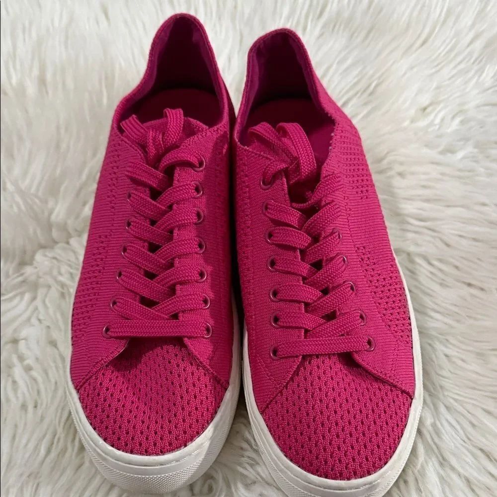 Steve Madden Fuchsia Lace-Up Sneakers
